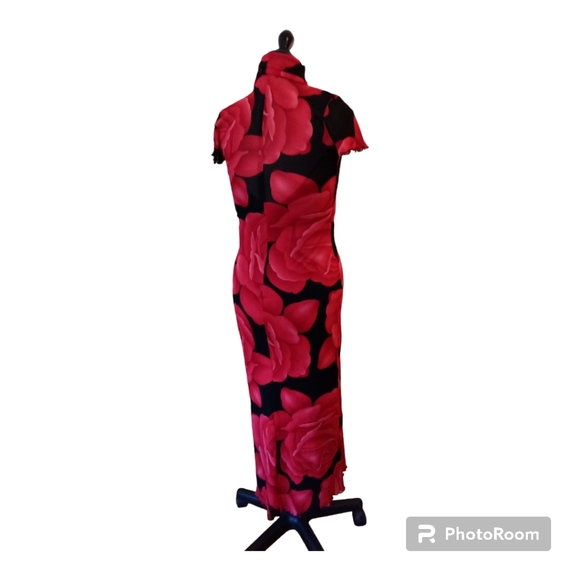 Moa Moa dress, size S. Red roses on black background. - Picture 2 of 4